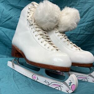 Riedell Women’s Figure Skates M7-AP • John Wilson Majestic Blades • Size 7 • Use